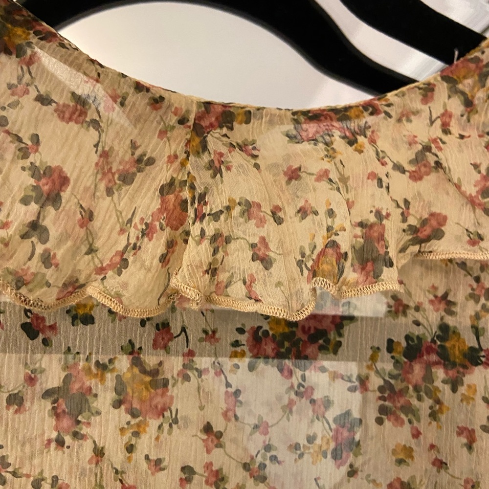EUC Guess 100% silk vintage floral blouse - Picture 7 of 10